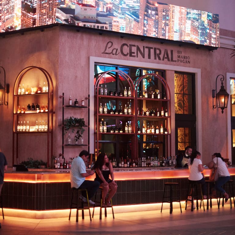 La Central by Mario Pagan