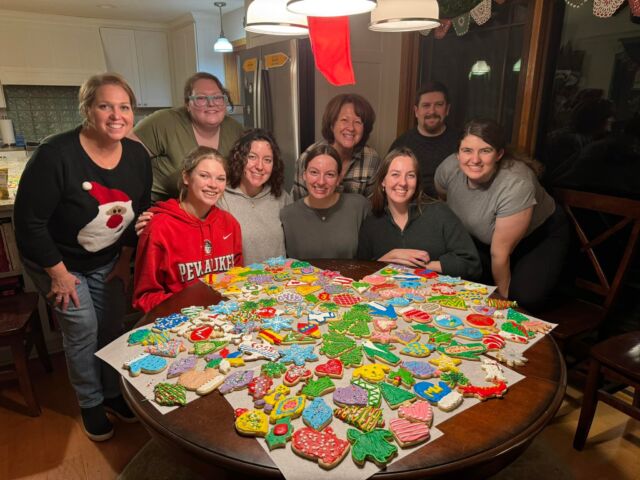 The elves were busy decorating this year! Merry Christmas!🎄
